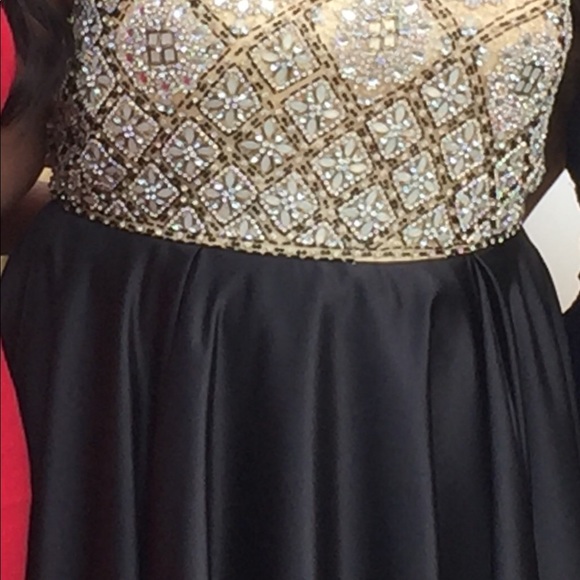 Prom dress - Picture 3 of 4